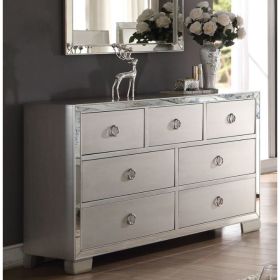 Voeville II Dresser in Platinum